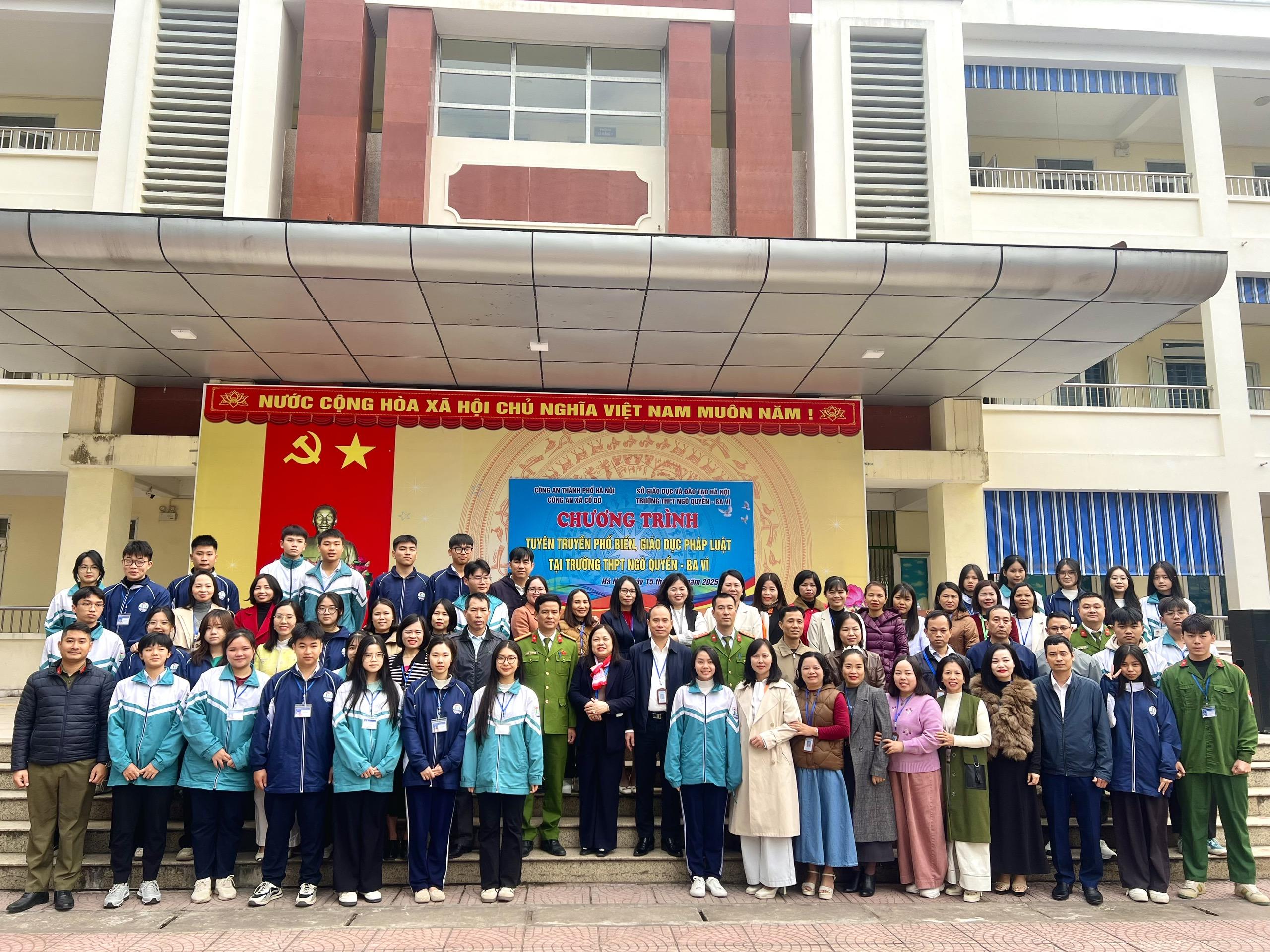 Trường THPT Ngô Quyền - Ba Vì phối hợp với Công an xã Cổ Đô Tuyên truyền phổ biến, giáo dục pháp luật 