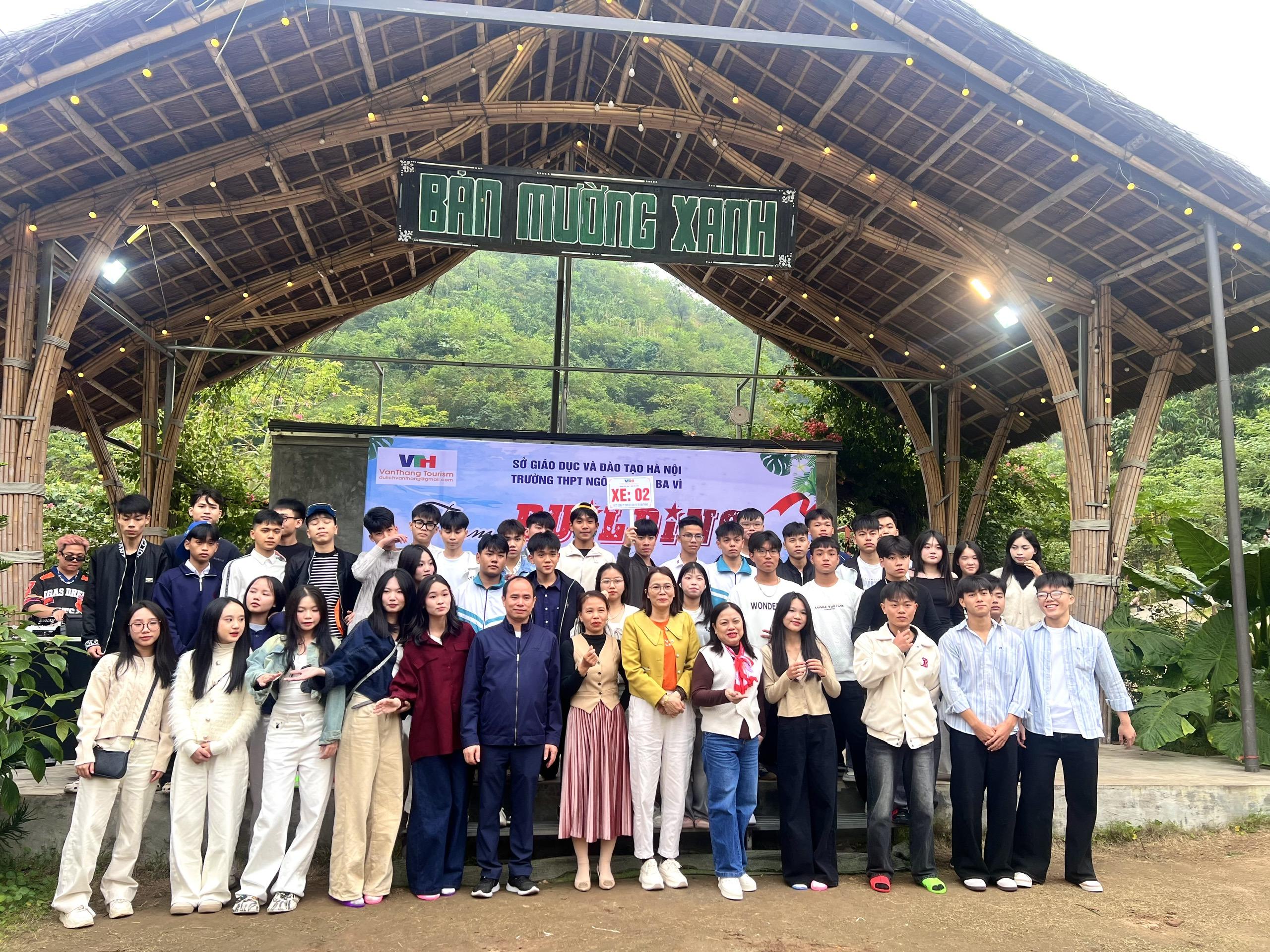 BUỔI NGOẠI KHÓA HOẠT ĐỘNG TRẢI NGHIỆM TẠI BẢN MƯỜNG XANH CỦA KHỐI 11 TRƯỜNG THPT NGÔ QUYỀN - BA VÌ